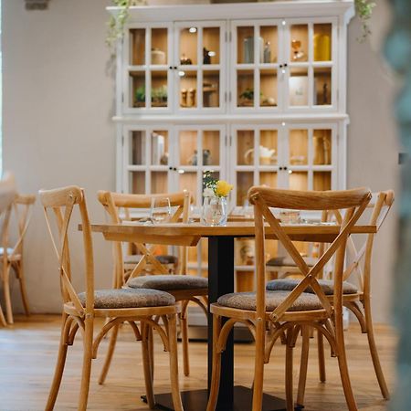 Lanelay Hall Hotel & Spa Hensol Bagian luar foto Interior of the restaurant