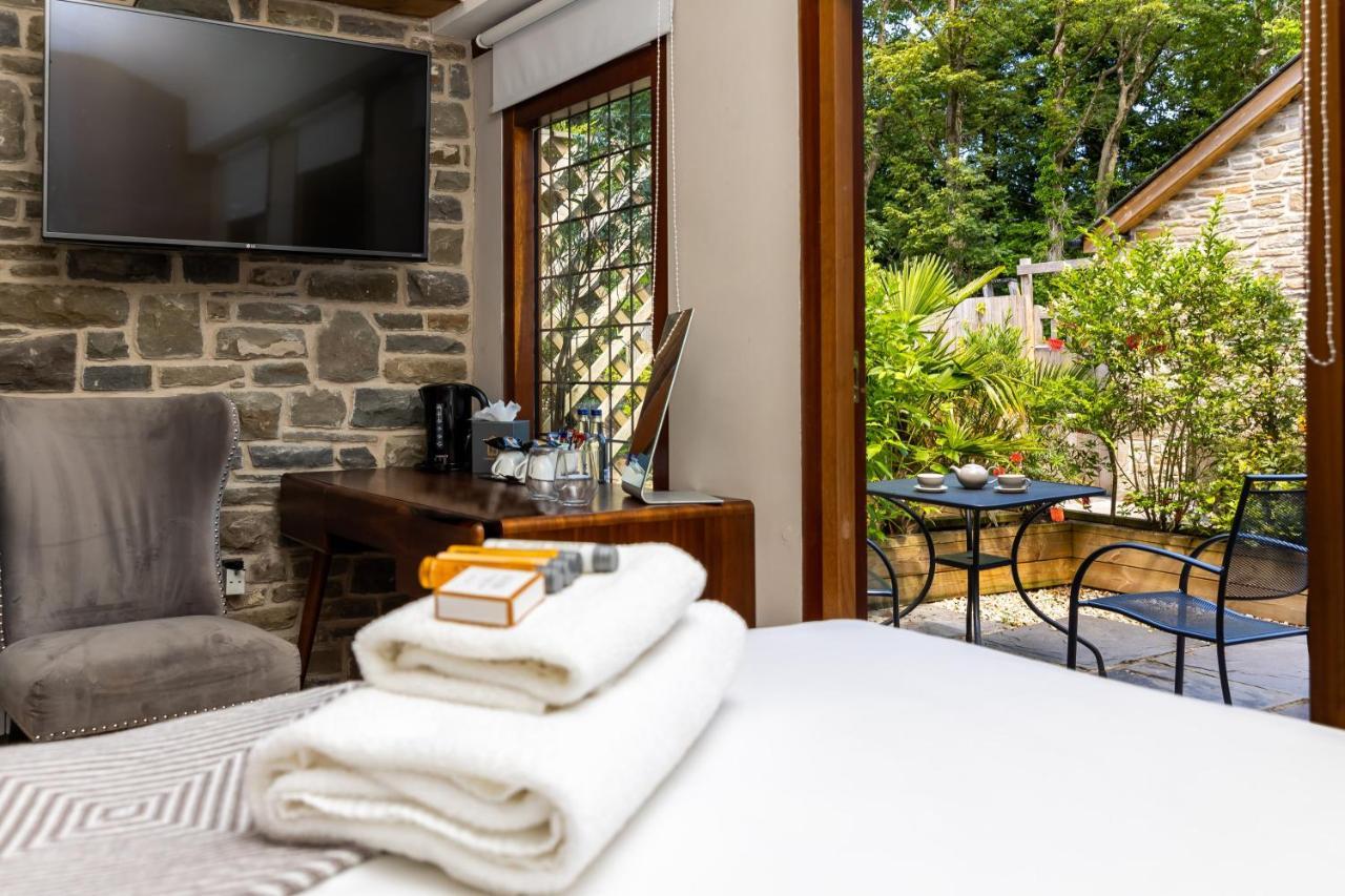 Lanelay Hall Hotel & Spa Hensol Bagian luar foto A room at the hotel